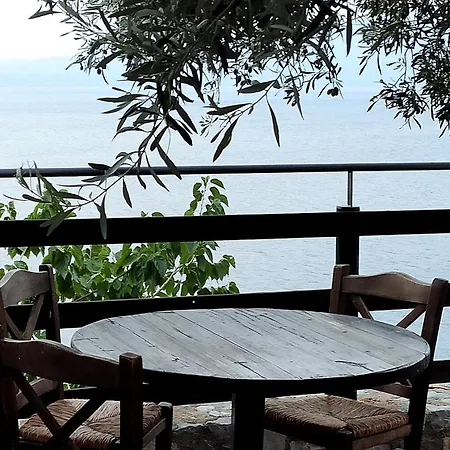 Agrilia Koromili Retreat * Paralia Livadostratas