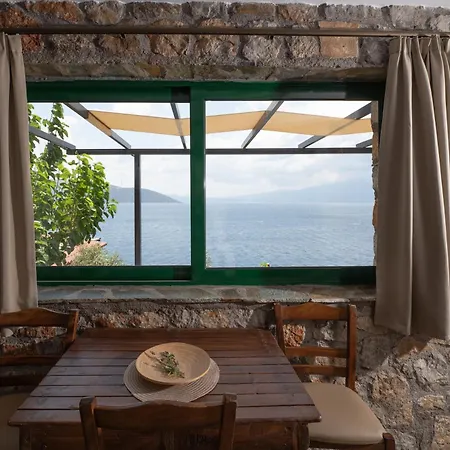 Agrilia Koromili Retreat * Paralia Livadostratas